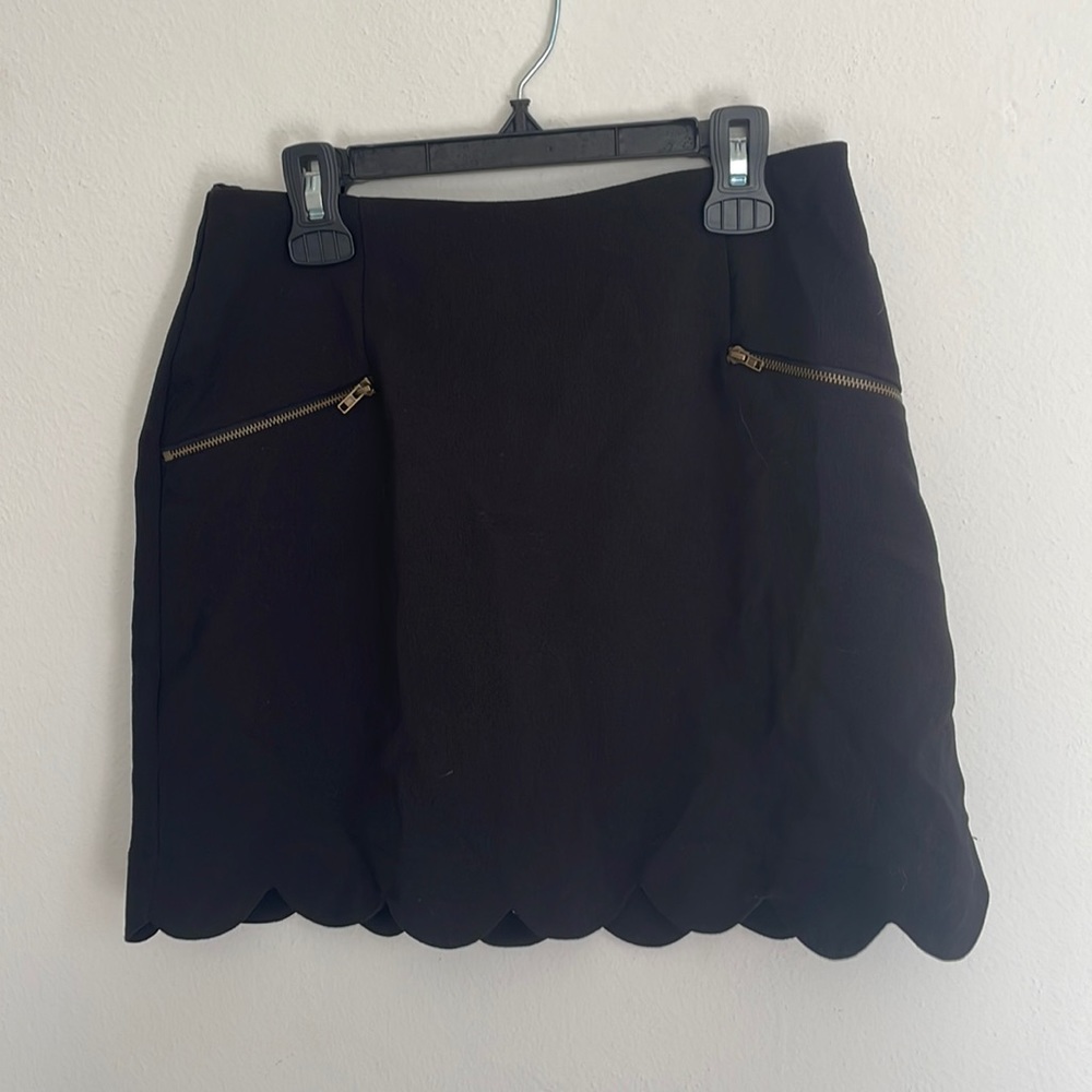NWOT Boutique Scalloped Skirt with Zipper Accents